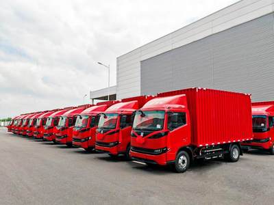 首批輕卡運力交付啟程,綠色城運正式開啟北京運力服務(wù)網(wǎng)絡(luò)!